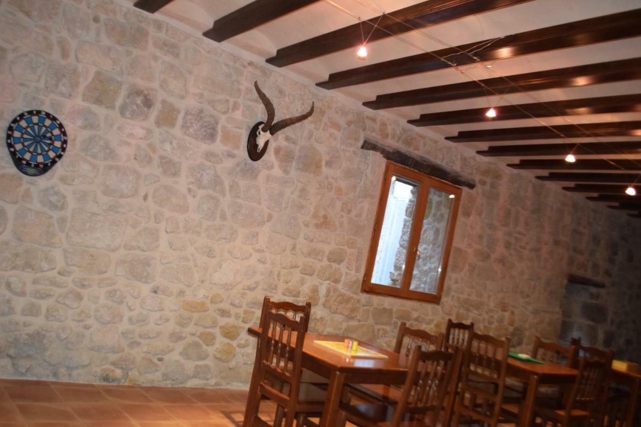 Apartamentos La Muralla Horta de Sant Joan Buitenkant foto